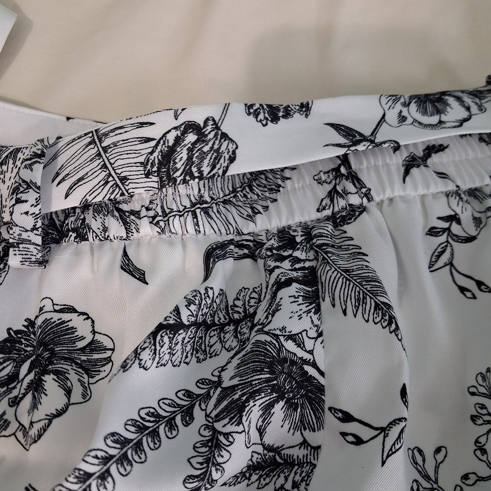 Talbots Cropped Wide Leg Satin Belted Pullon Pants Size PXL  White Black Floral - Picture 10 of 13